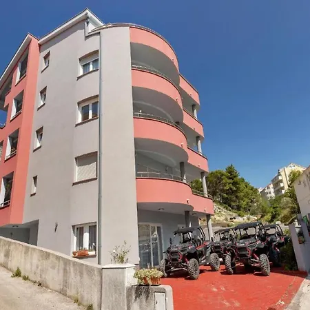 Juric - One Bedroom With Balcony - 2 Apartment *